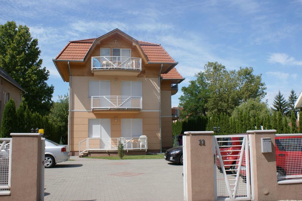 Arnyas Apartmanhaz Balatonlelle Εξωτερικό φωτογραφία